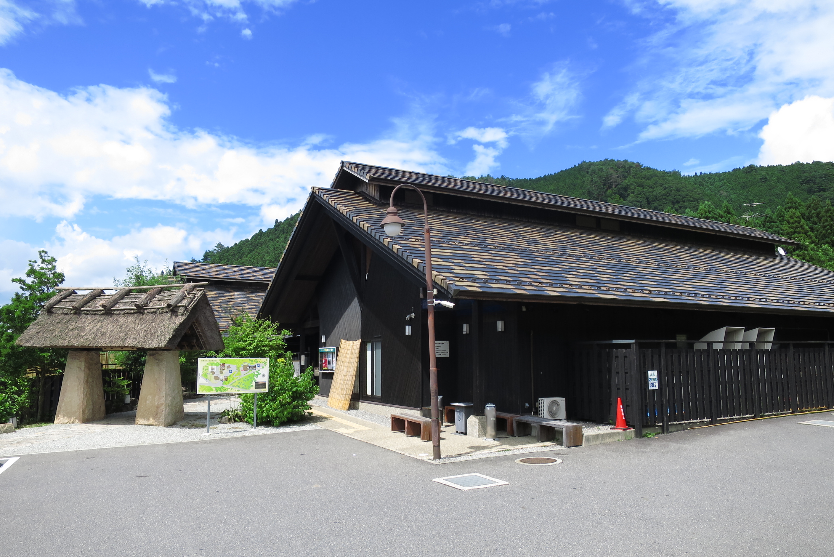 人気の温泉「お亀の湯」。露店風呂の景色は最高です!!※写真を撮り忘れ、次の日に撮りました。