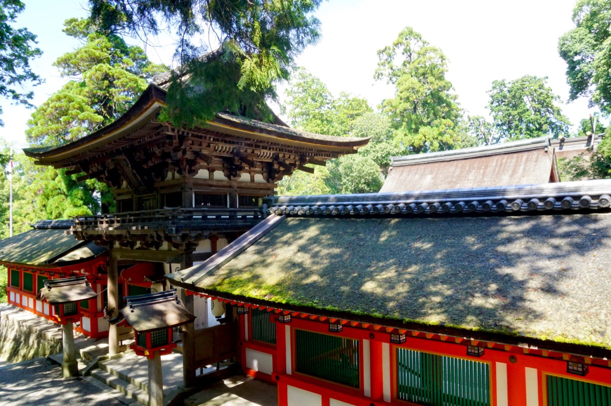 石上神宮の楼門　1318年（鎌倉時代末期）第96代後醍醐天皇の頃に建立されました。