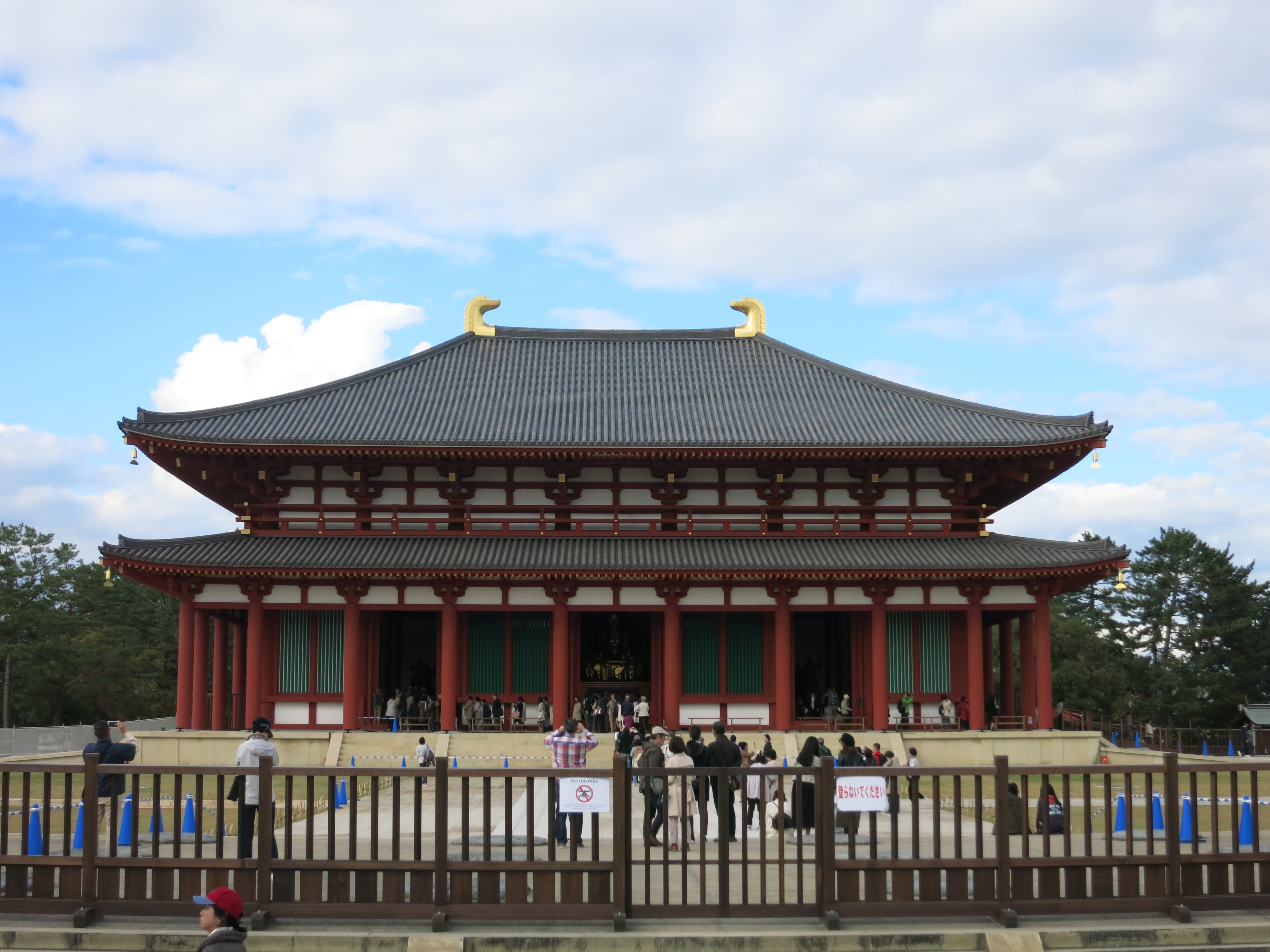 興福寺中金堂は、約300年ぶりの落慶とのことで、創建当時の姿を見ることが出来ます。