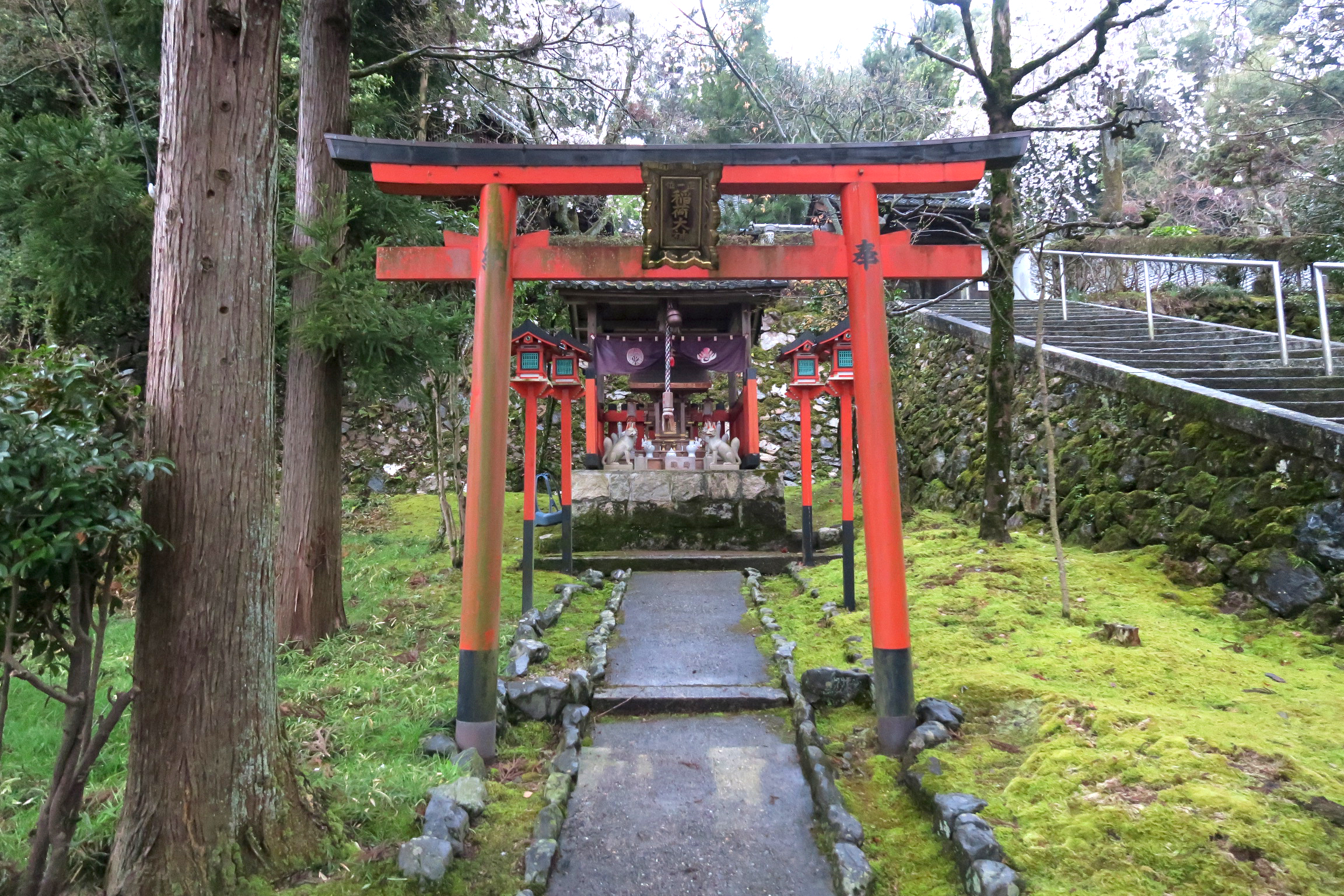 大石稲荷大神。