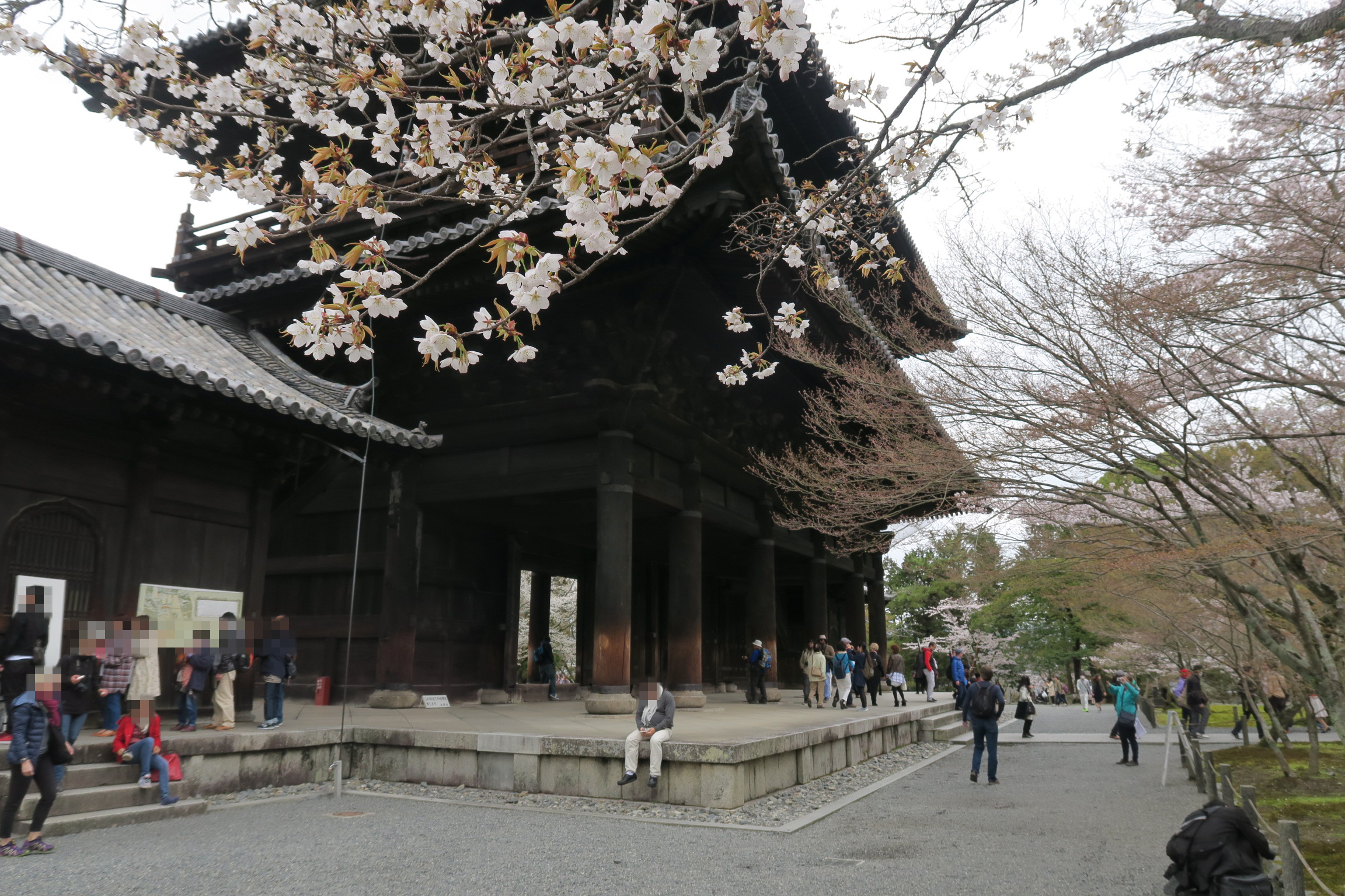 重要文化財にもなっている南禅寺の三門。南禅寺は日本の禅寺の中でも最も高い格式を持ちます。