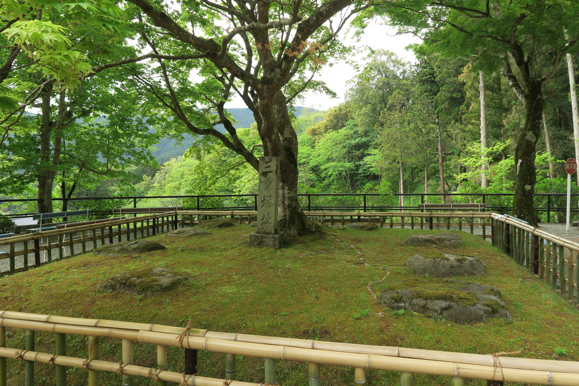 三重塔跡。明治9年(1876年)の落雷で焼失してしまいました。