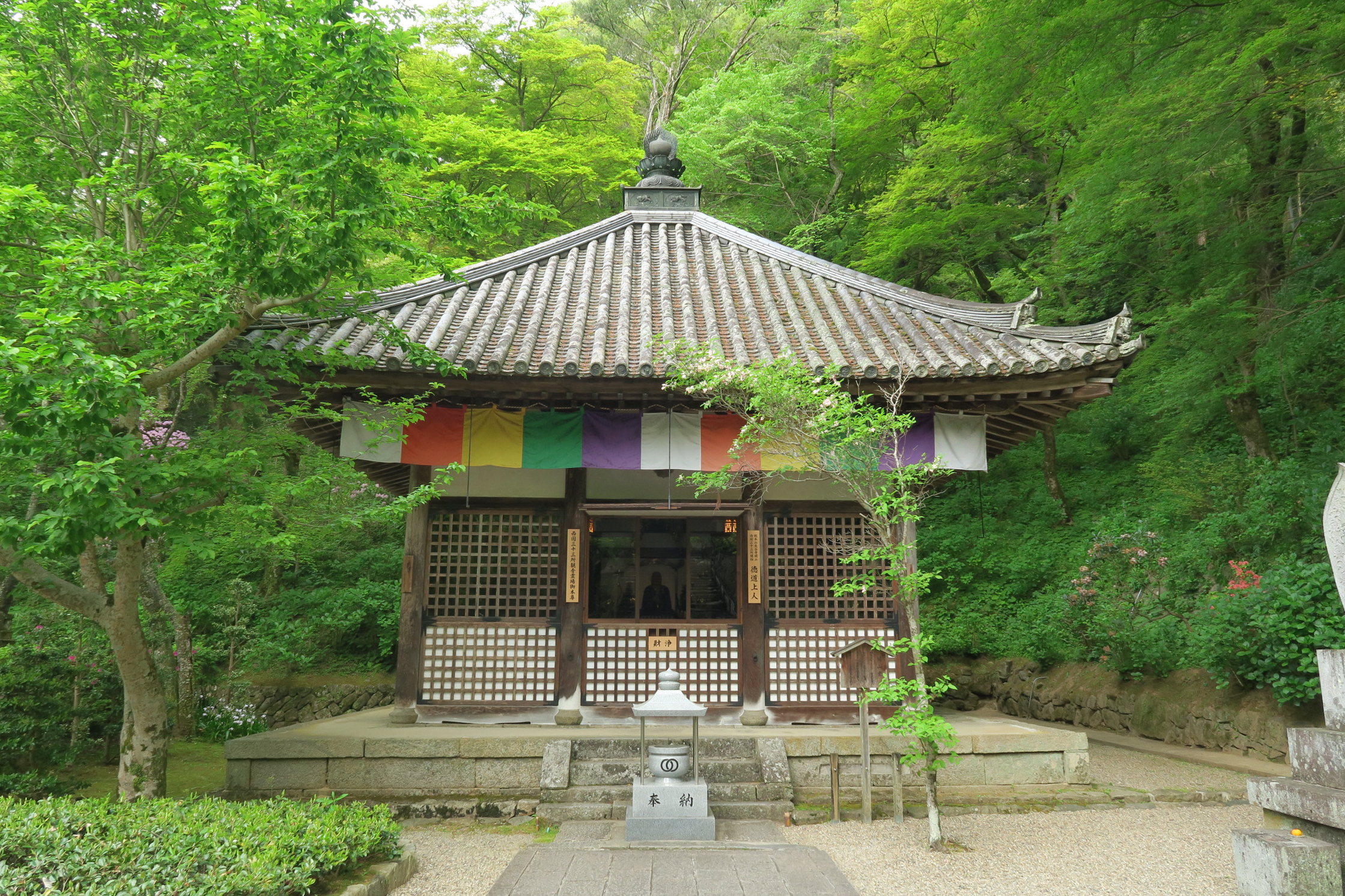 長谷寺を開山した徳道上人が祀られている開山堂。
