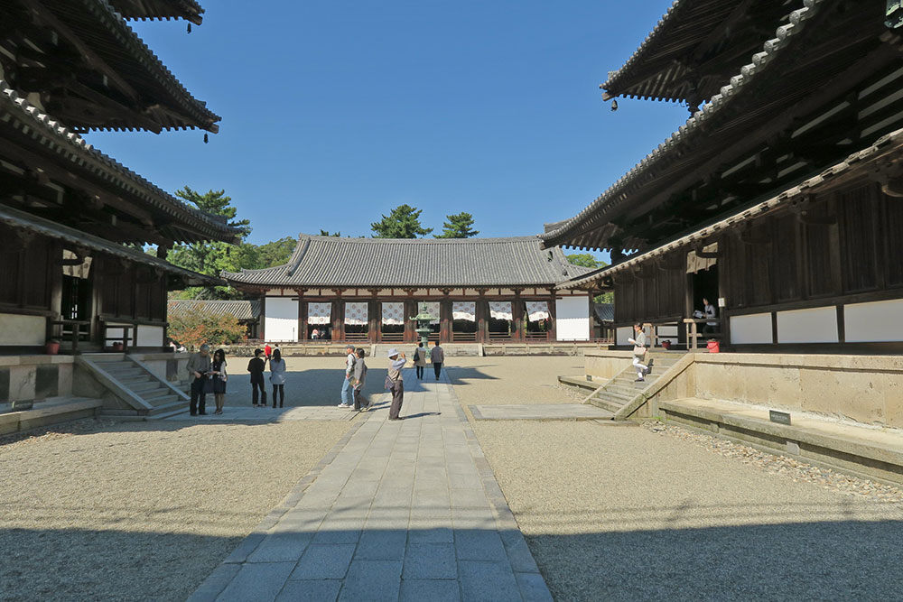 法隆寺の大講堂
